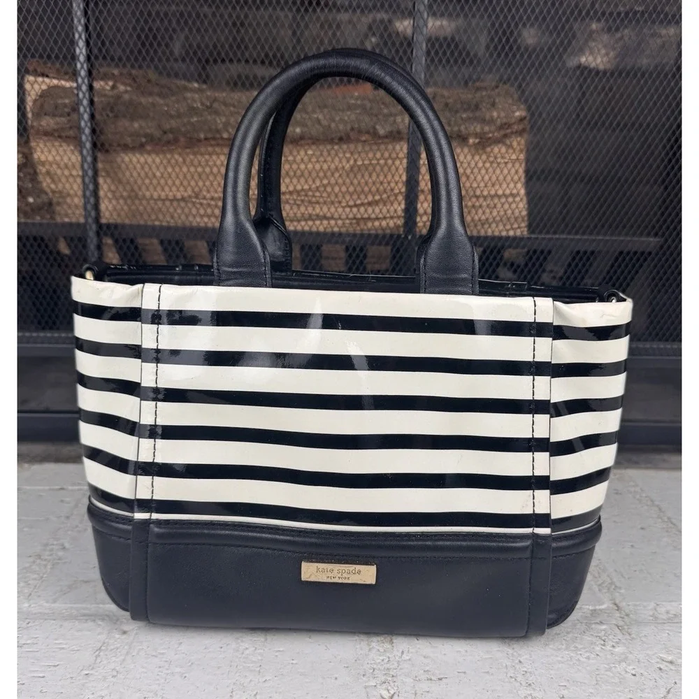 Kate Spade NY Chelsa Park Gigi Patent‎ Leather Stripe Preowned No Shoulder Strap